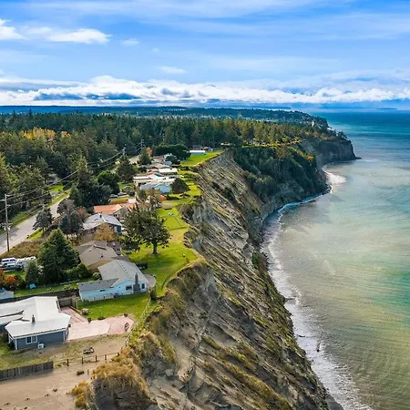 Villa @ Marbella Lane - Seas The Bay Sanctuary